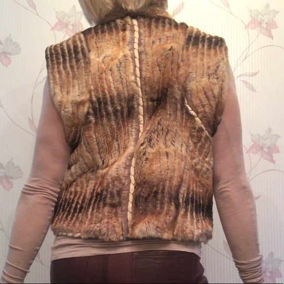CLOSET CLEAR OUT! reversible vest by Elie Tahari - Picture 2 of 8
